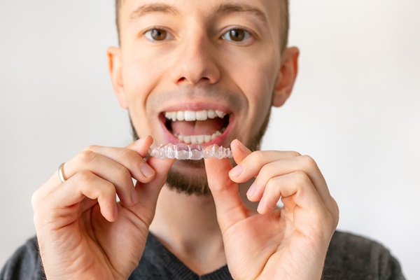 Do Clear Aligners Hurt?